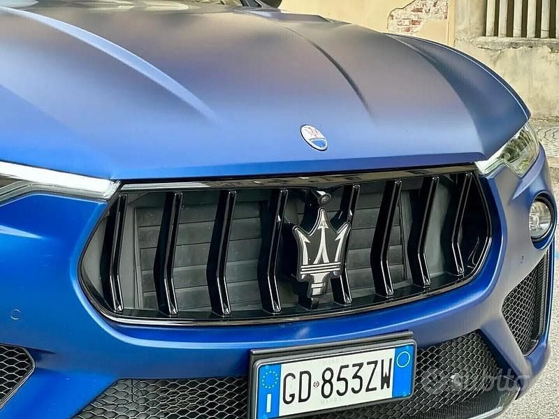 Usata Maserati Levante 581 CV (427 kW) 2021 Blu emoziobe opaco SUV