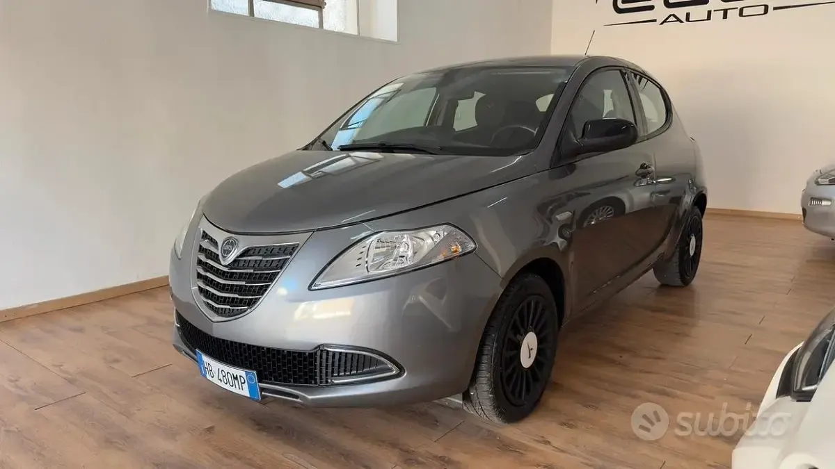 Usata Lancia Ypsilon 69 CV (50 kW) 2014 Grigio Utilitaria
