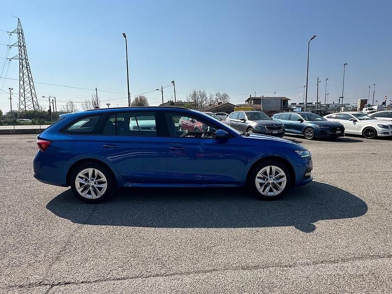 Usata Skoda Octavia Executive 150 CV (110 kW) 2022 Blu Station wagon