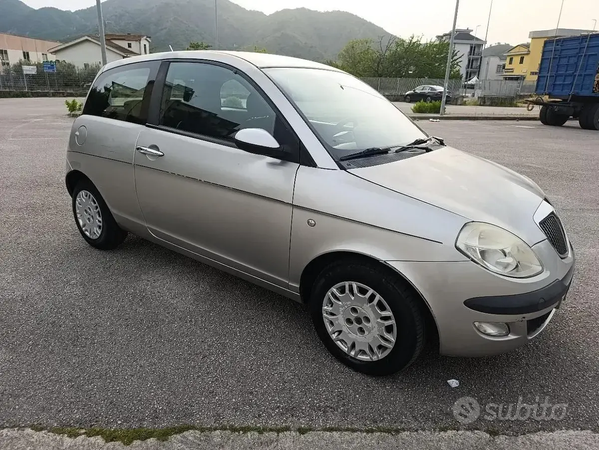 Usata Lancia Ypsilon 69 CV (50 kW) 2005 Grigio Utilitaria
