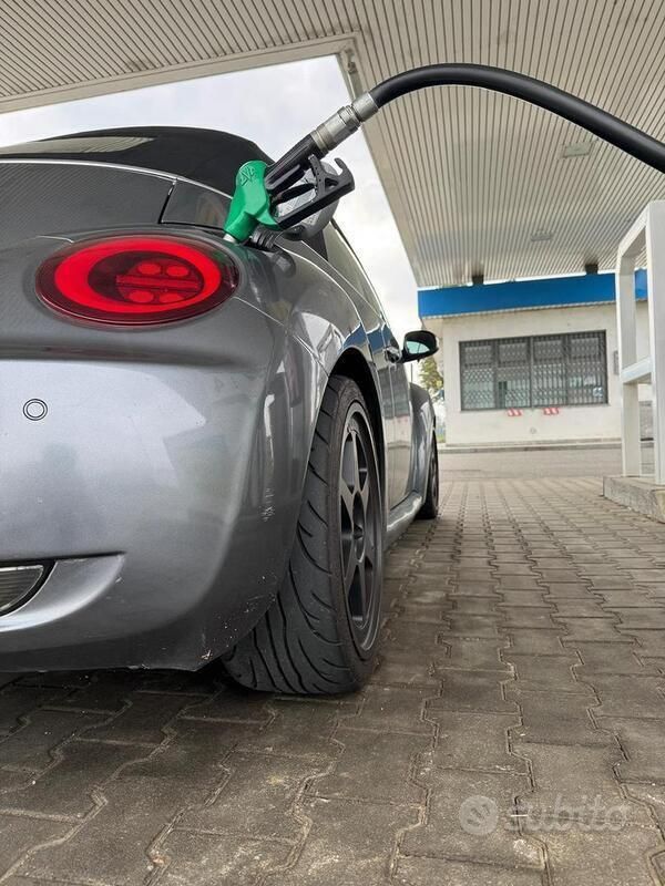 Usata VW Beetle Cabriolet 75 CV (55 kW) 2008 Grigio Cabrio