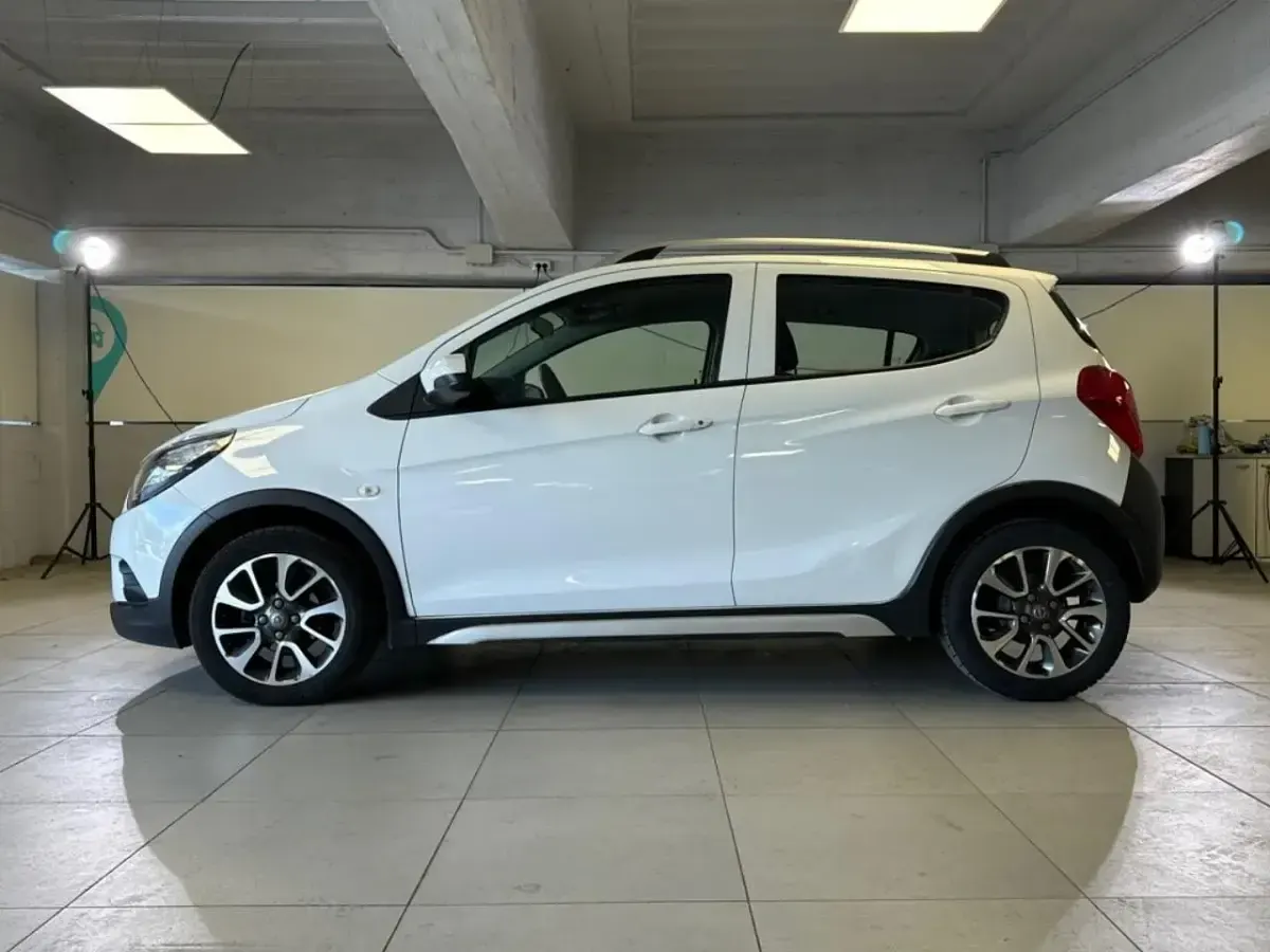 Usata Opel Karl Rocks 73 CV (53 kW) 2018 Bianco Utilitaria