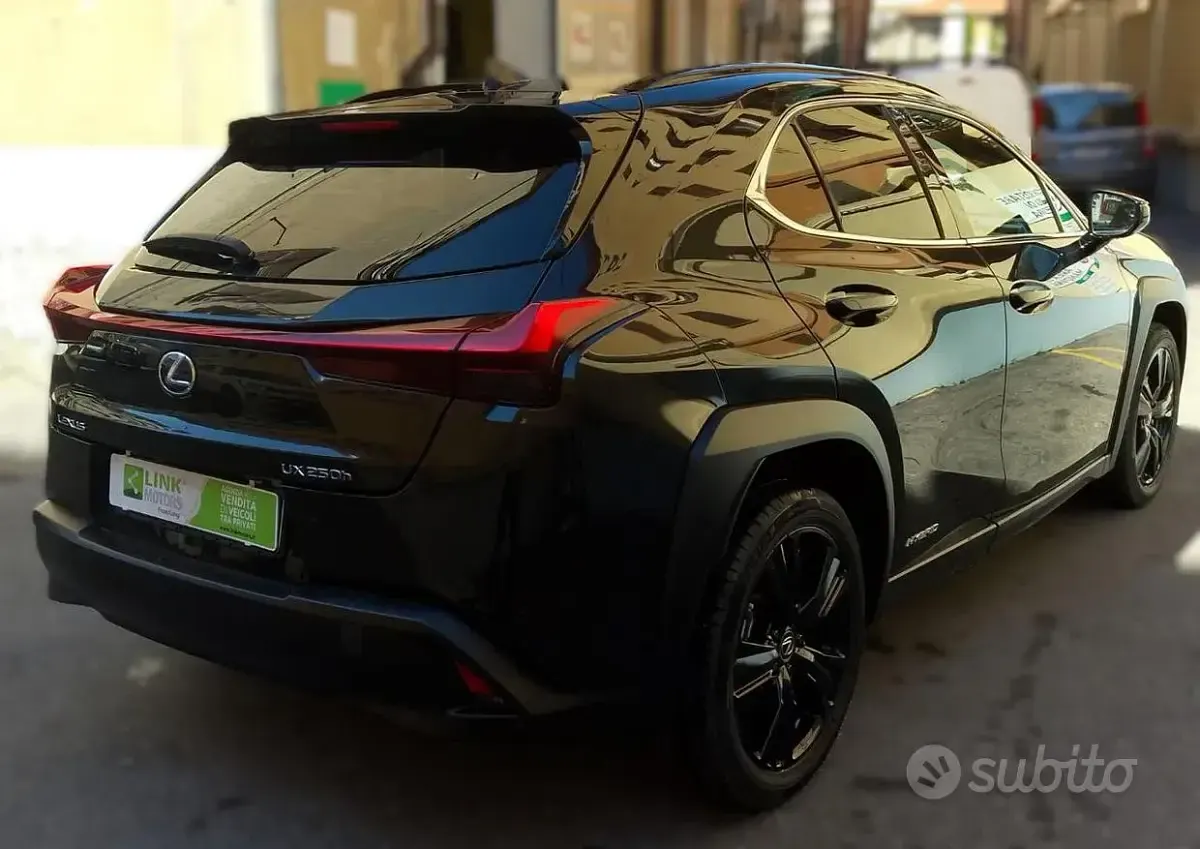 Usata Lexus UX 250h 152 CV (111 kW) 2021 Nero SUV