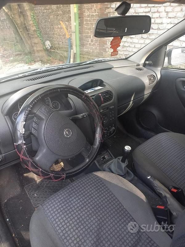 Usado Opel Corsa 65 CV (47 kW) 2003 Gris Berlina