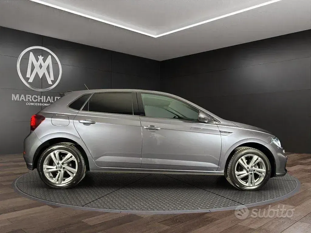 Usata VW Polo R-line 95 CV (69 kW) 2022 Grigio metallizzato Utilitaria