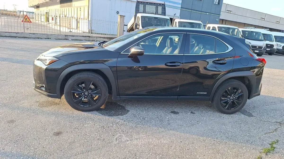 Usata Lexus UX Business Edition 152 CV (111 kW) 2021 Nero SUV