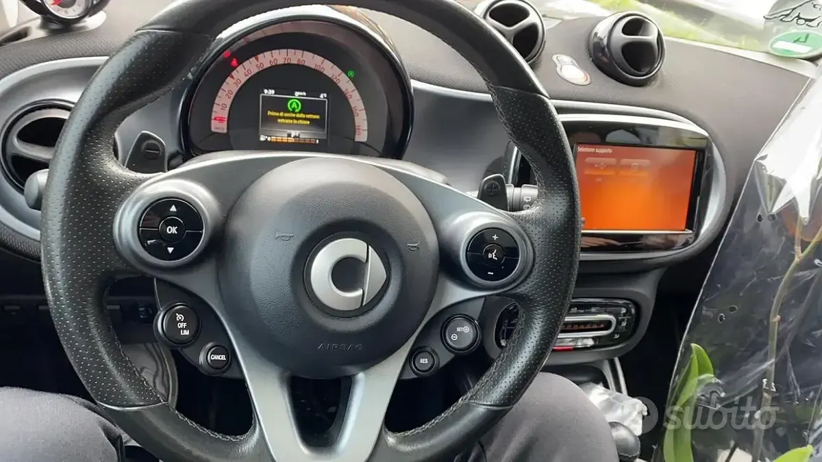 Begagnad Smart ForFour 71 HK (52 kW) 2015 Svart Halvkombi