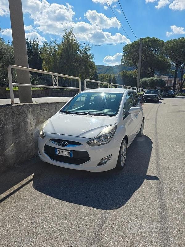 Bianco Usata 2011 Hyundai ix20 Style Due volumi | 7000 € (Cara) - Immagine 1/4