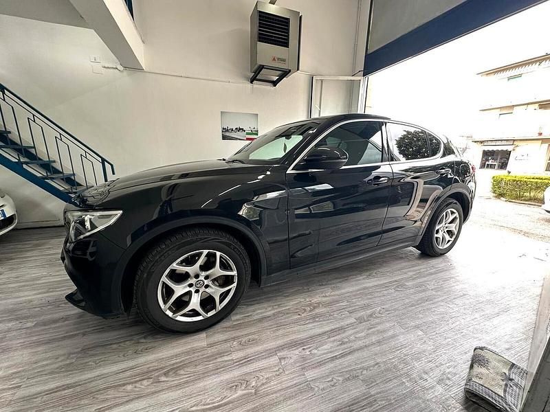 Usata Alfa Romeo Stelvio Super 180 CV (132 kW) 2017 Nero SUV