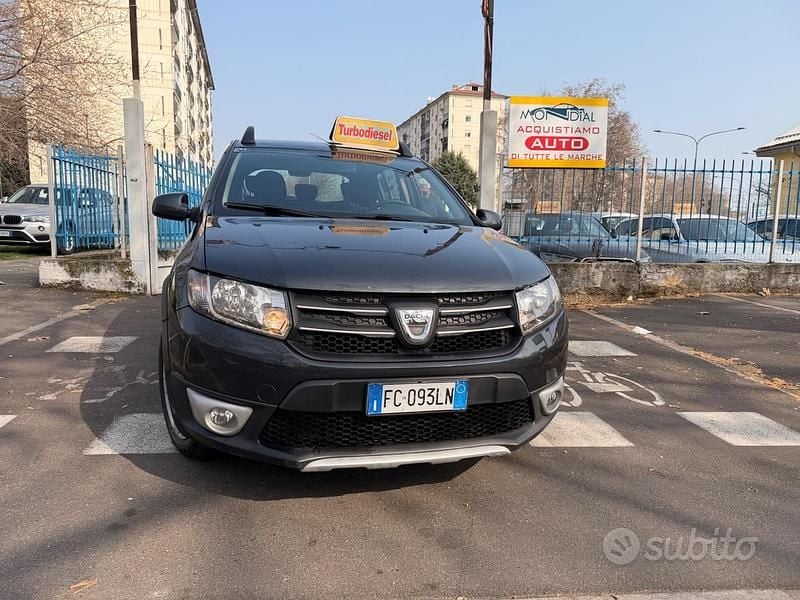 Usata Dacia Sandero Prestige 90 CV (66 kW) 2016 Grigio Utilitaria