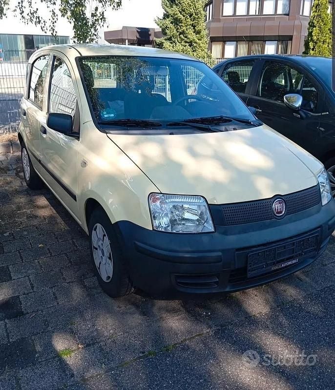 Giallo Usata 2010 Fiat Panda Tre volumi | 2700 € (Ottimo prezzo) - Immagine 1/1