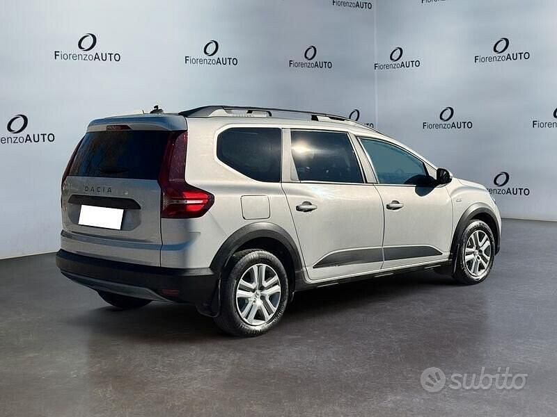 Usata Dacia Jogger Comfort 101 CV (74 kW) 2022 Grigio Monovolume