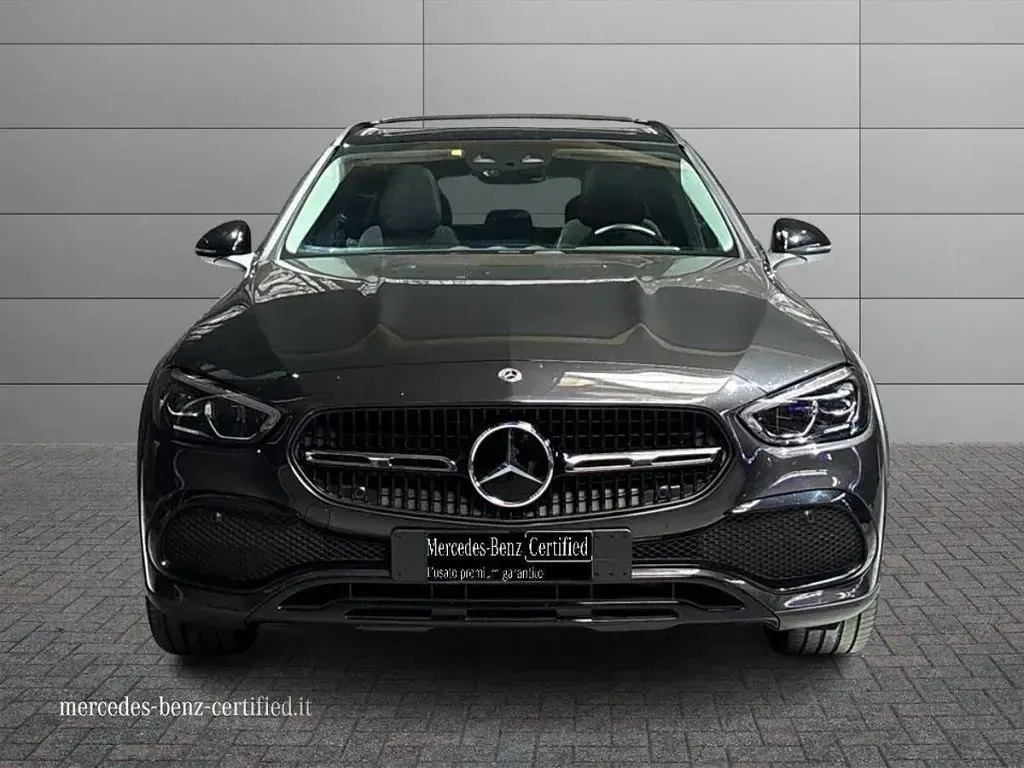 Usata Mercedes 220 Advanced 197 CV (144 kW) 2024 Grigio grafite Station wagon