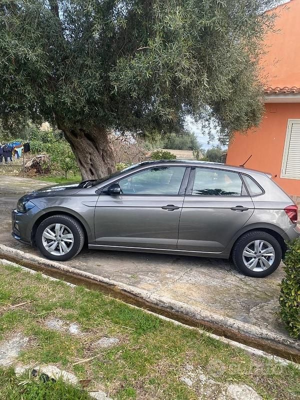 Usata VW Polo 95 CV (69 kW) 2019 Grigio Utilitaria