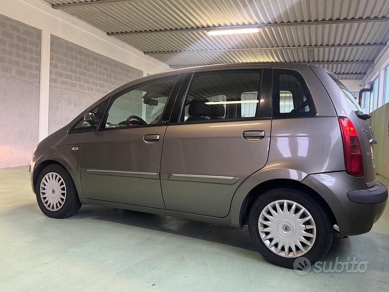 Usata Lancia Musa 69 CV (50 kW) 2007 Giallo Monovolume