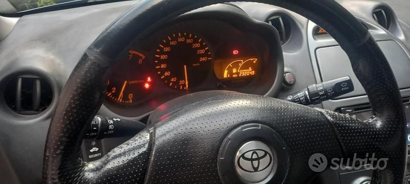 Usata Toyota Celica T2 143 CV (105 kW) 2002 Blu Coupé