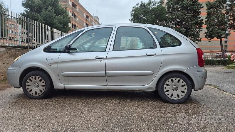 Usata Citroën Xsara Picasso 110 CV (80 kW) 2005 Grigio Monovolume
