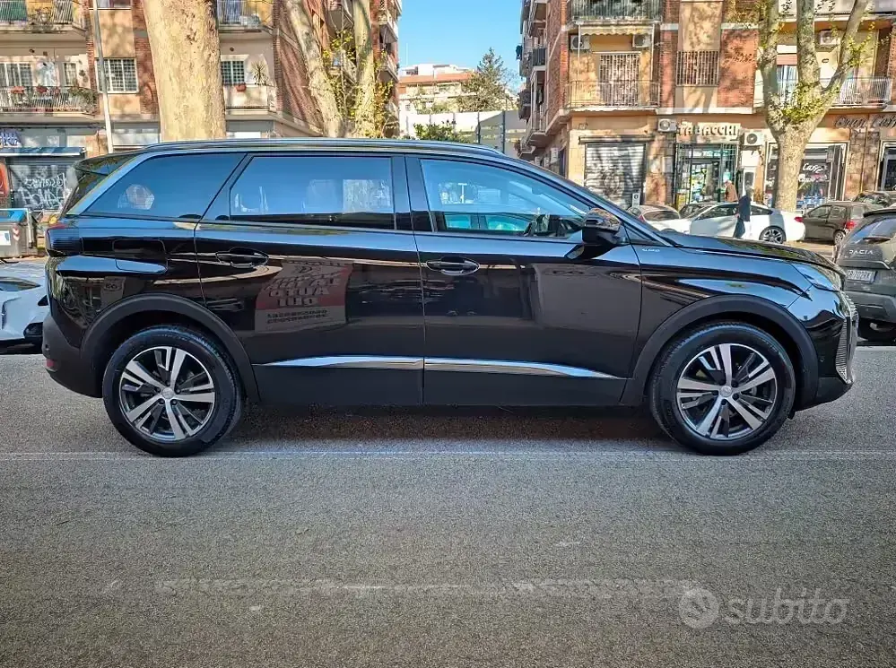 Usata Peugeot 5008 Allure 131 CV (96 kW) 2022 Nero SUV