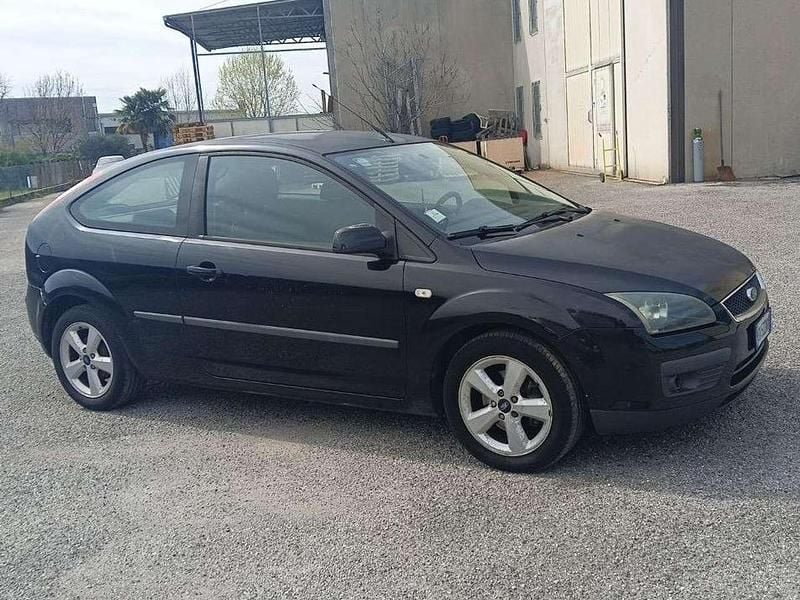 Usata Ford Focus 110 CV (80 kW) 2005 Nero Berlina