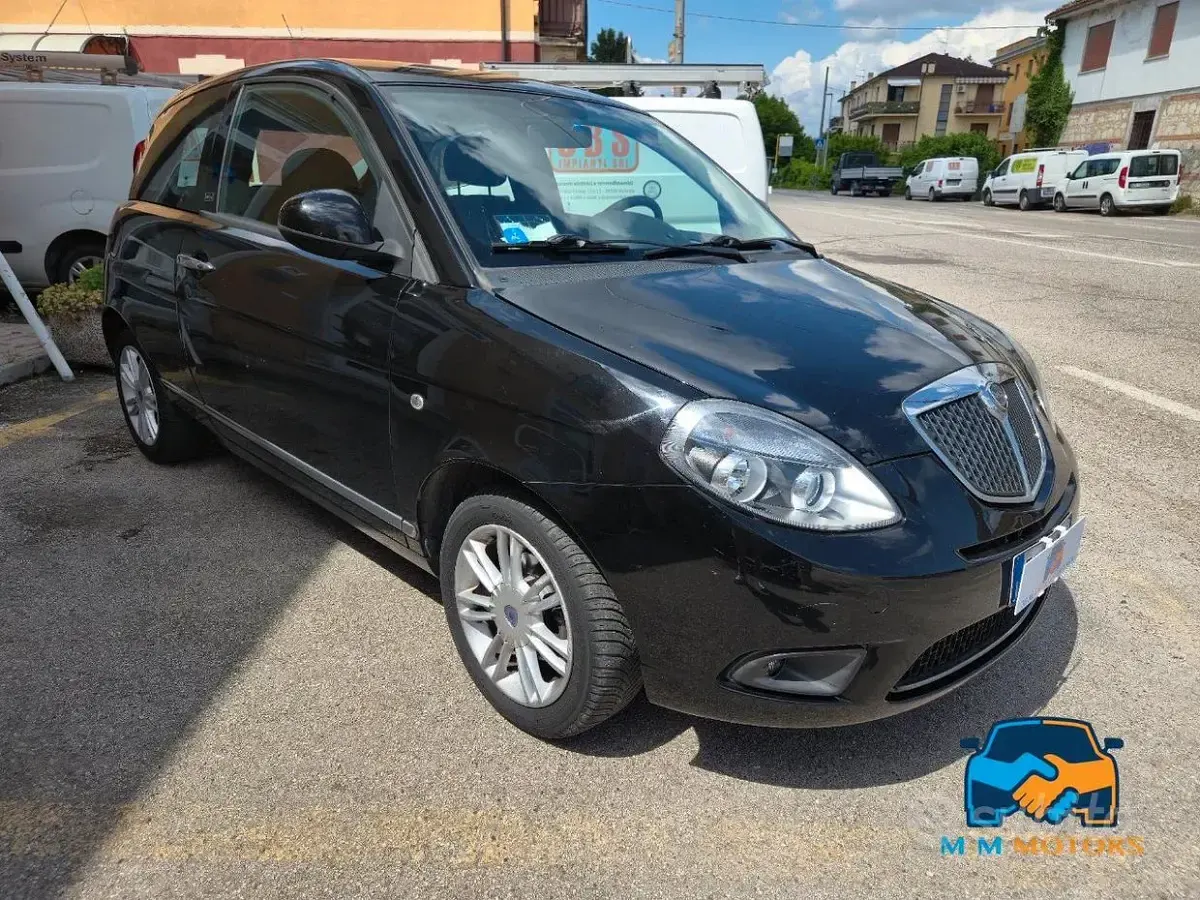 Usata Lancia Ypsilon 69 CV (50 kW) 2012 Nero Utilitaria