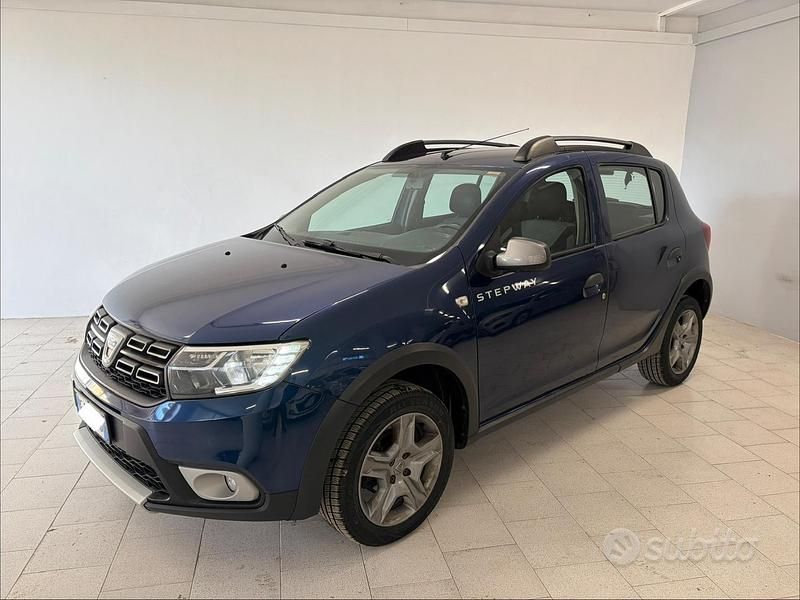 Usata Dacia Sandero Stepway 90 CV (66 kW) 2017 Blu Berlina