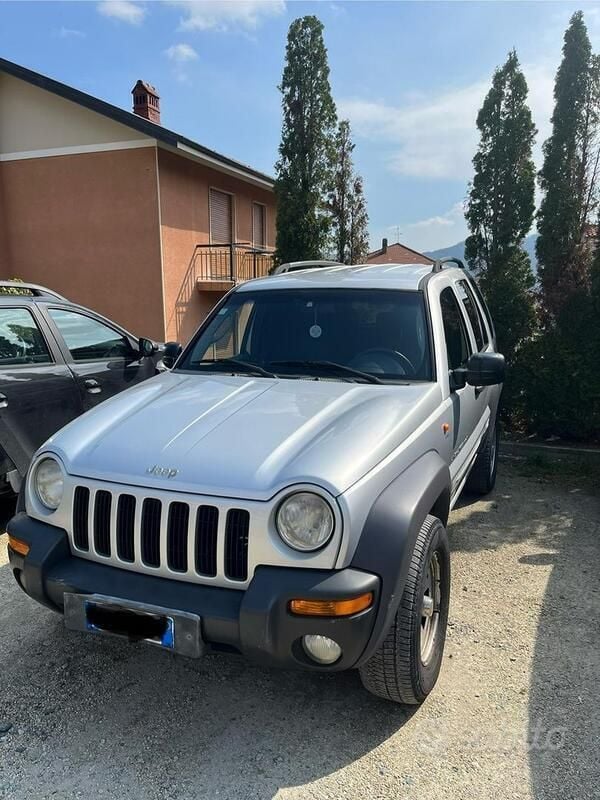 Grigio Usata 2002 Jeep Cherokee SUV | 2500 € (Super prezzo) - Immagine 1/4