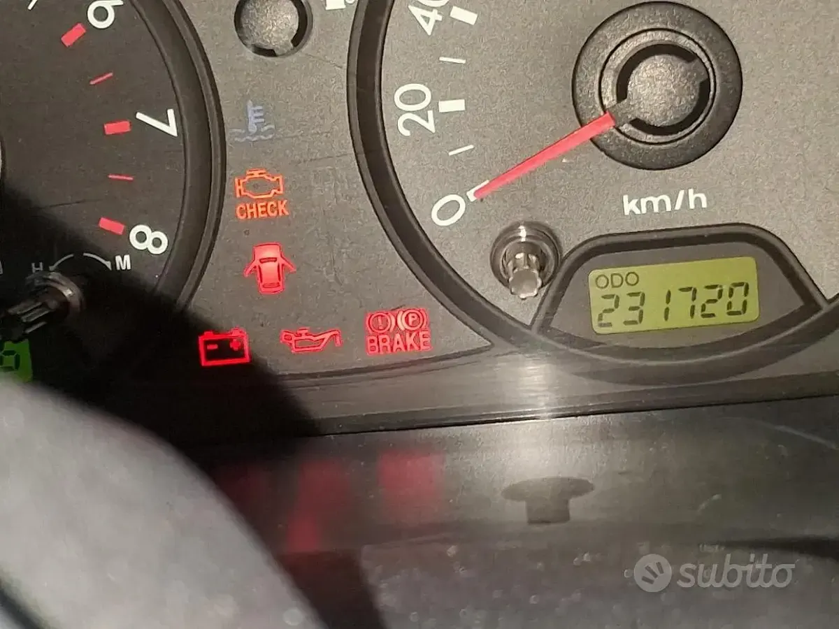 Usata Kia Picanto LX 61 CV (44 kW) 2006 Rosso Utilitaria