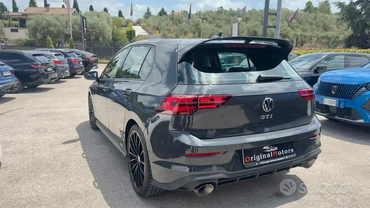 Usata VW Golf VIII GTI Clubsport 333 CV (244 kW) 2024 Grigio Berlina