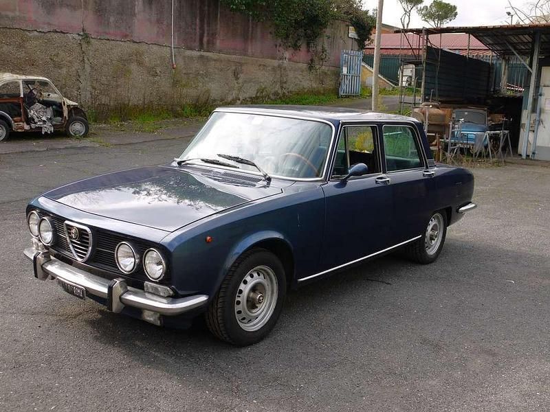 Blu/azzurro Usata 1973 Alfa Romeo 2000 Tre volumi | 19.900 € - Immagine 1/4