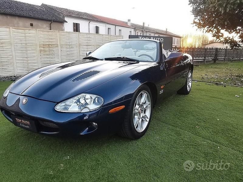 Usata Jaguar XKR 363 CV (266 kW) 1998 Blu Cabrio