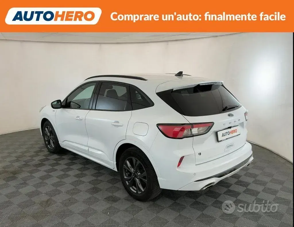 Usata Ford Kuga 120 CV (88 kW) 2022 Bianco SUV