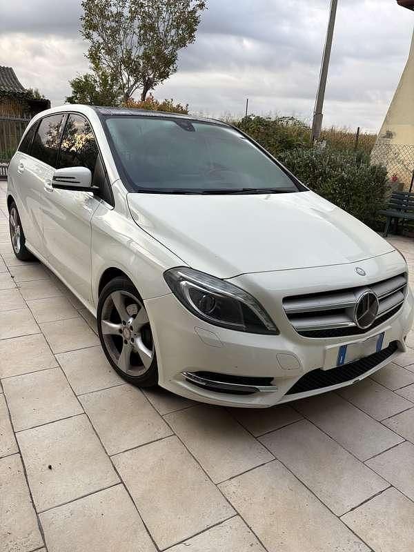 Usata Mercedes B180 Premium 109 CV (80 kW) 2014 Bianco Monovolume