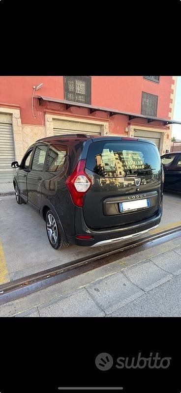 Usata Dacia Lodgy Stepway 116 CV (85 kW) 2019 Grigio Monovolume