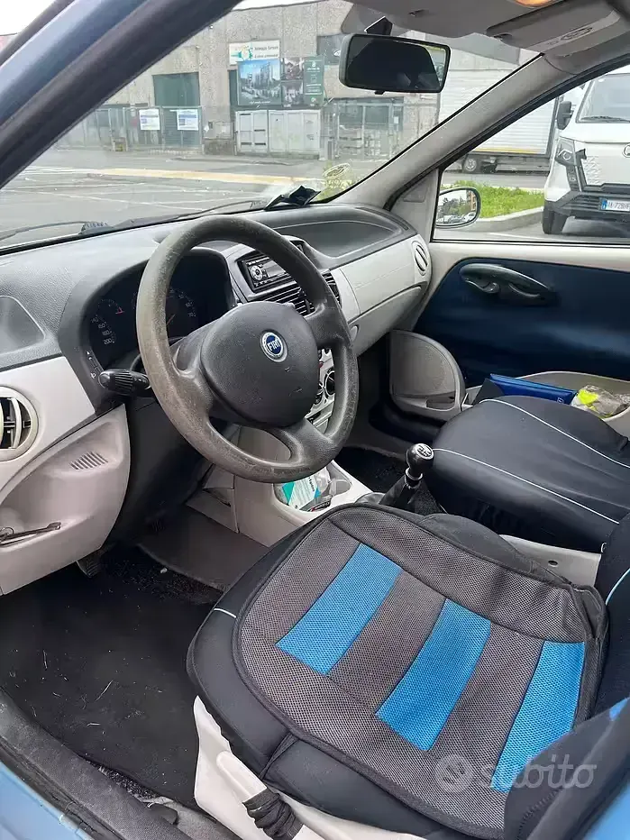 Usata Fiat Punto 80 CV (58 kW) 2003 Bluazzurro Utilitaria