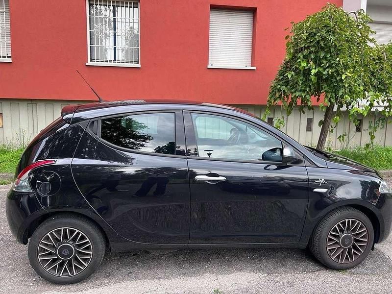 Usata Lancia Ypsilon Silver 69 CV (50 kW) 2017 Utilitaria