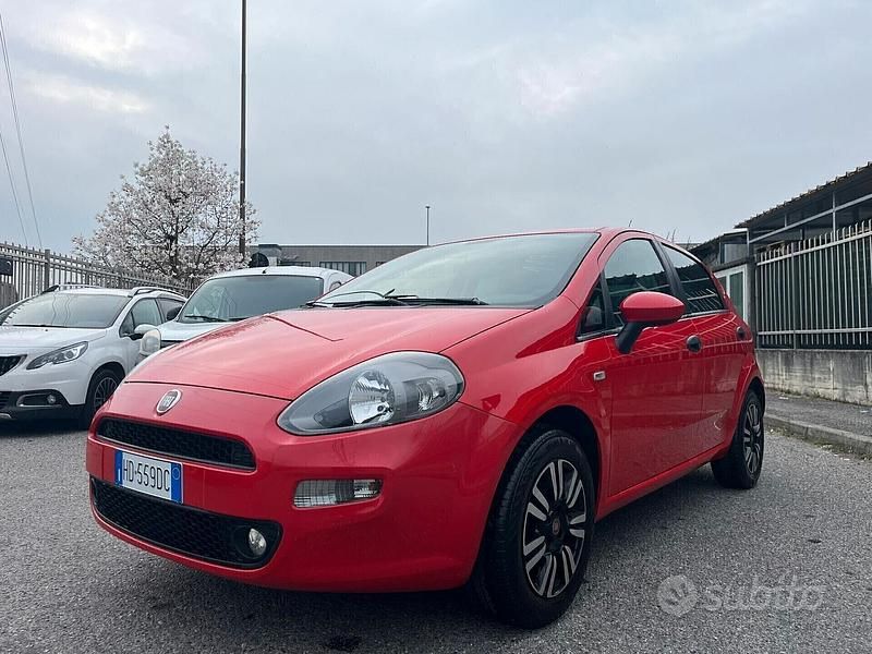 Usata Fiat Punto 69 CV (50 kW) 2015 Rosso Utilitaria