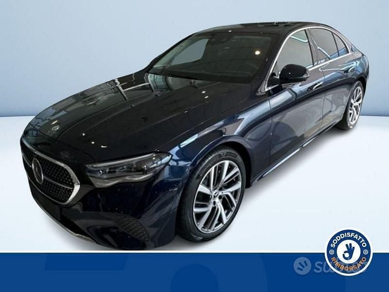 Blu Nuova 2025 Mercedes E220 Advanced Plus Berlina | 66.200 € (Buon prezzo) - Immagine 1/3