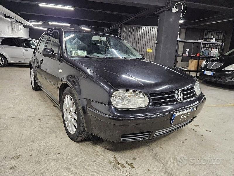 Usata VW Golf IV 131 CV (96 kW) 2003 Grigio scuro Berlina