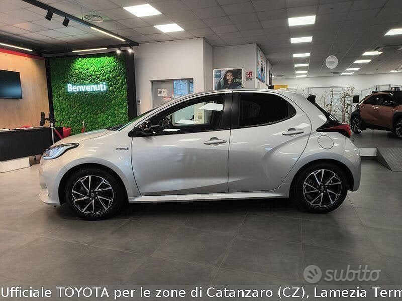 Usata Toyota Yaris Hybrid Lounge 115 CV (84 kW) 2020 Grigio Berlina