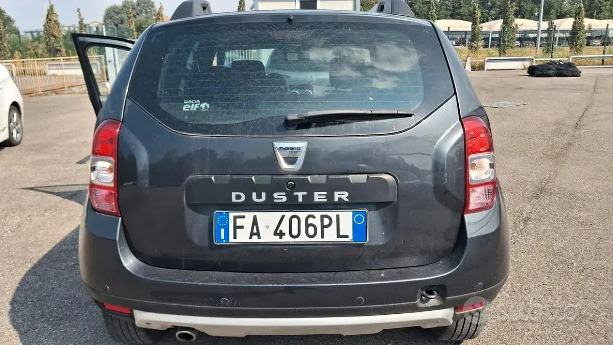 Usata Dacia Duster Lauréate 109 CV (80 kW) 2015 Grigio SUV