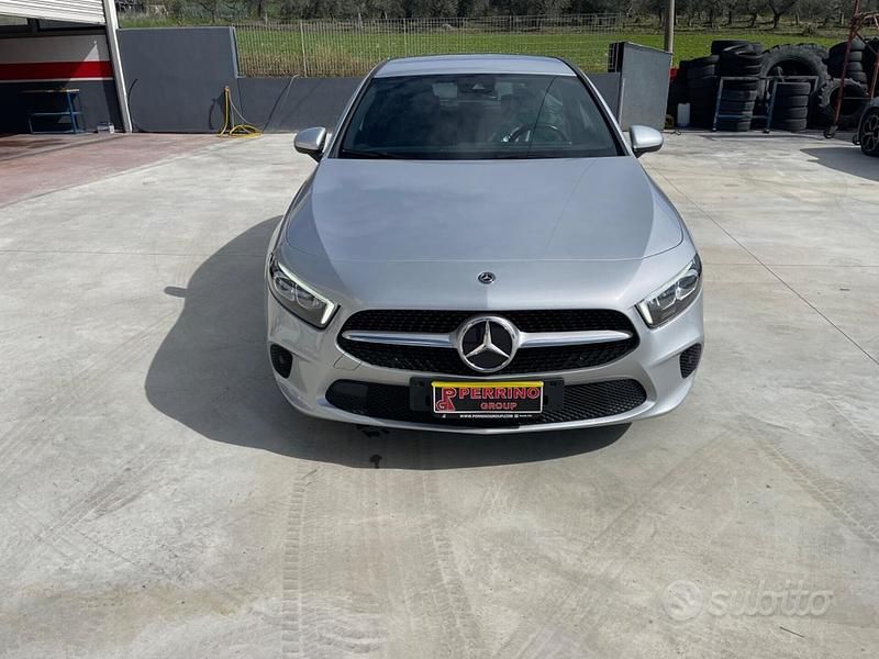 Usata Mercedes A180 Business 116 CV (85 kW) 2019 Grigio Berlina