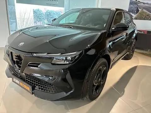 Nieuw Alfa Romeo Junior Ti 145 PK (106 kW) 2026 Zwart SUV