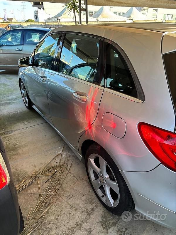 Usata Mercedes B180 Executive 136 CV (100 kW) 2013 Grigio Monovolume