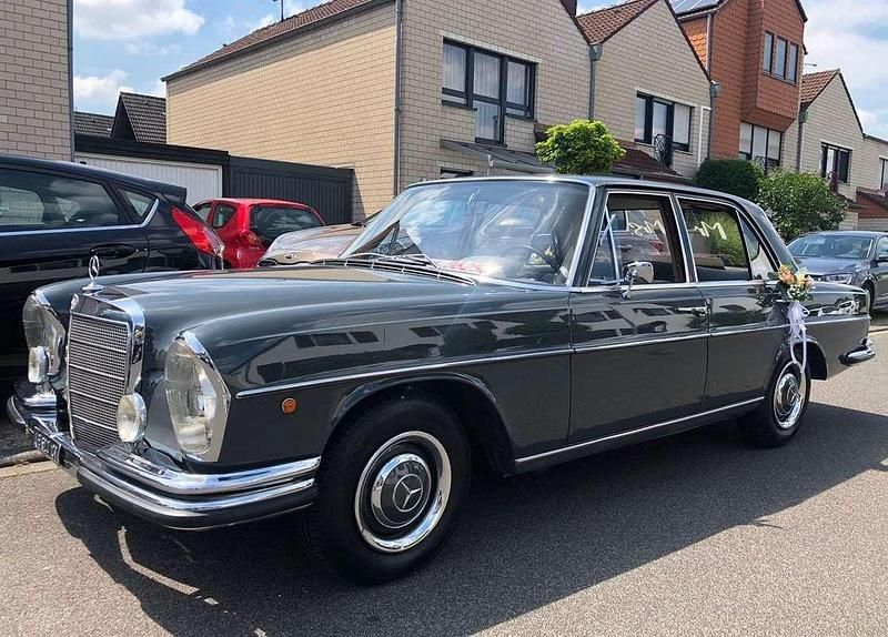 Usata Mercedes S250 177 CV (130 kW) 1967 Grigio Berlina