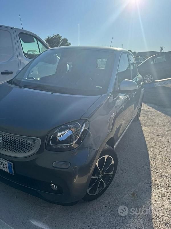 Usata Smart ForFour 70 CV (51 kW) 2015 Grigio Utilitaria