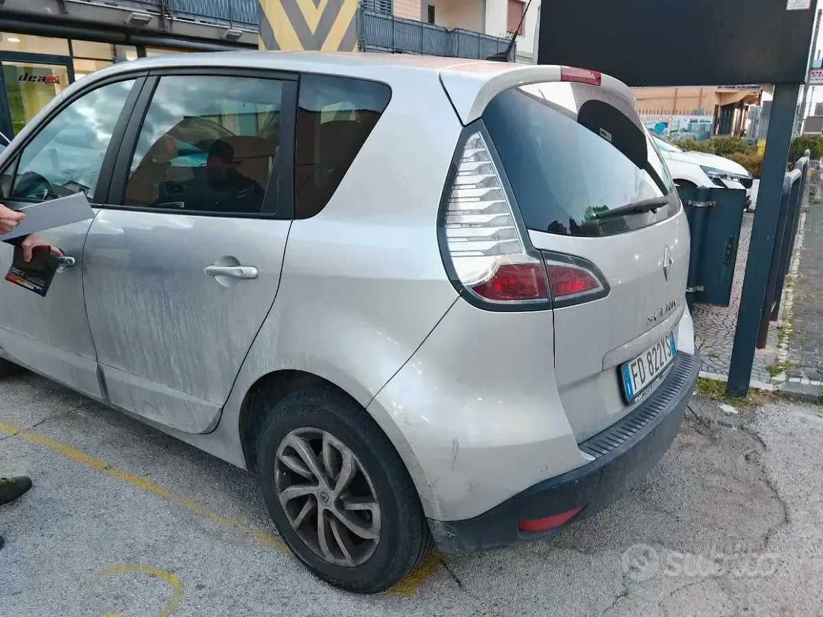 Usata Renault Scénic III 110 CV (80 kW) 2016 Grigio Monovolume