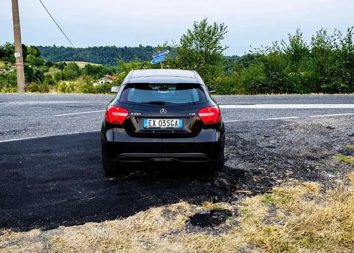 Usata Mercedes A180 114 CV (83 kW) 2013 Nero lucido Utilitaria