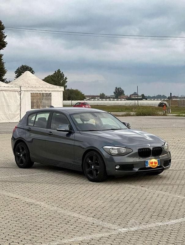 Usata BMW 118 Sport Line 143 CV (105 kW) 2012 Grigio Utilitaria