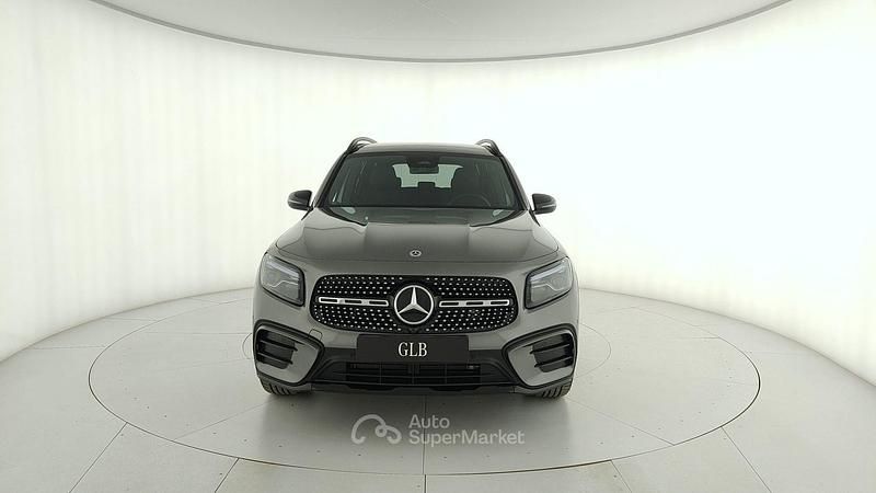 Nuova Mercedes GLB200 150 CV (110 kW) 2026 Mountain grau metallic SUV