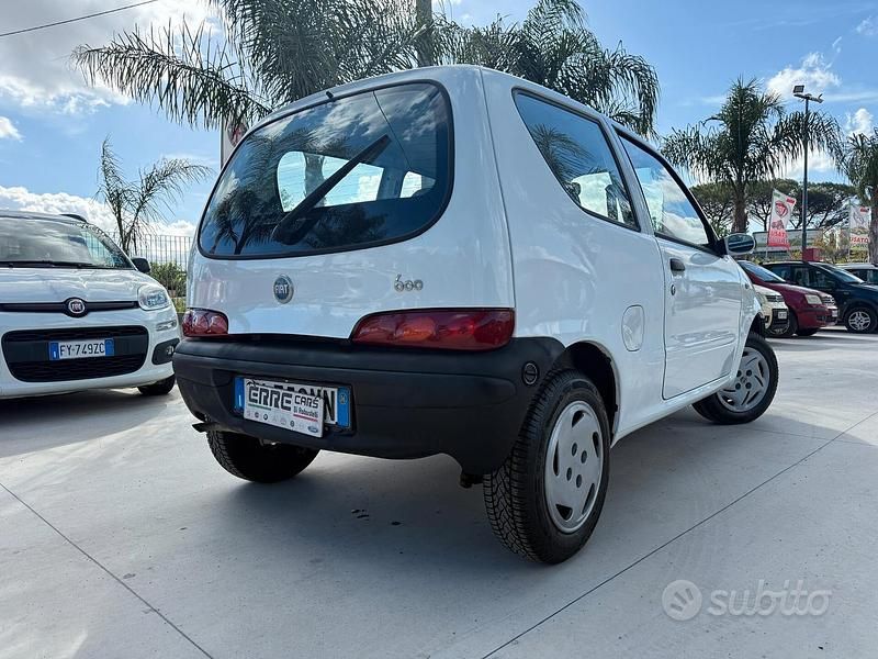 Usata Fiat 600 54 CV (39 kW) 2006 Bianco Berlina